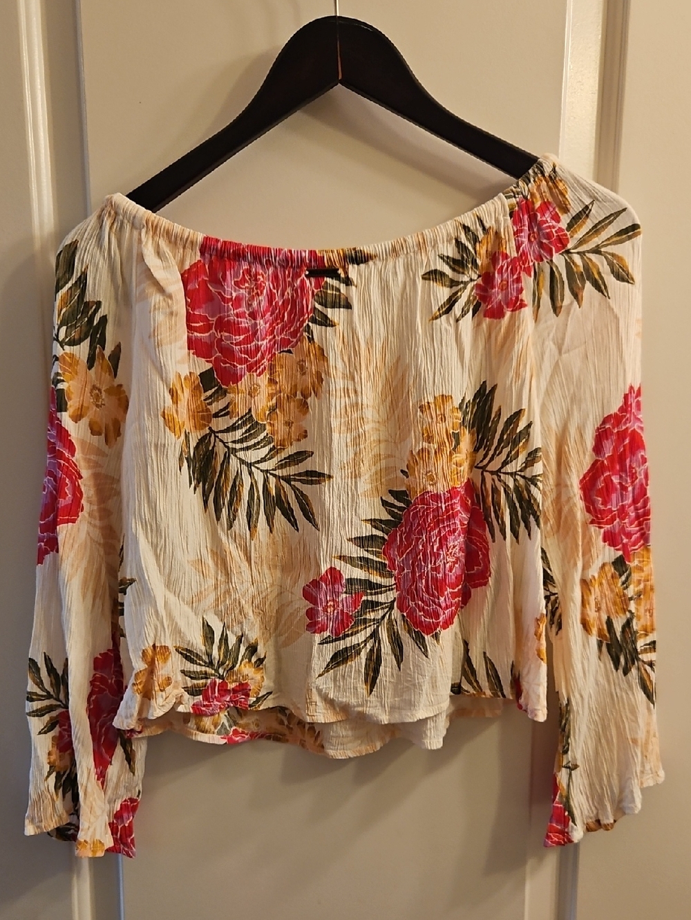 Billabong Floral Off Shoulder Crop Top Boho Crinkle Peasant Blouse M - Picture 6 of 10
